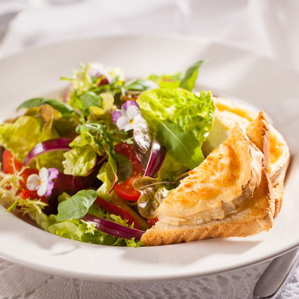 Salad with roasted peppers and goat cheese